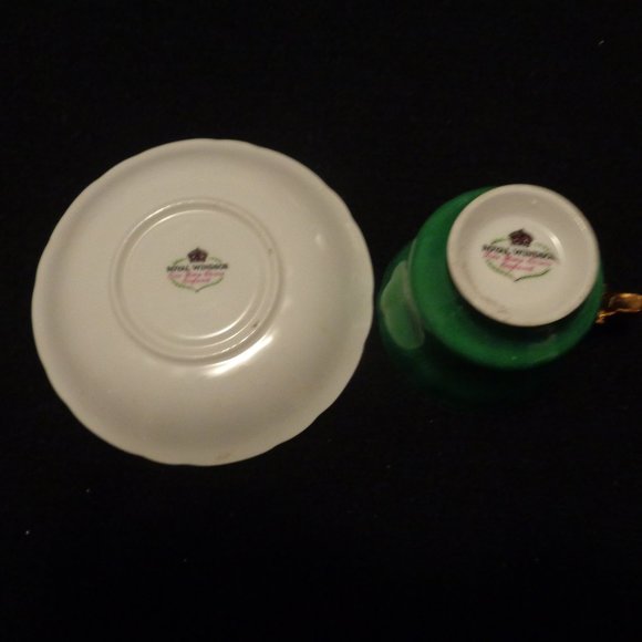 OLD MONEY ROYAL WINSOR FINE BONE CHINA GREEN FLORALS CUP & SAUCER - Picture 2 of 12
